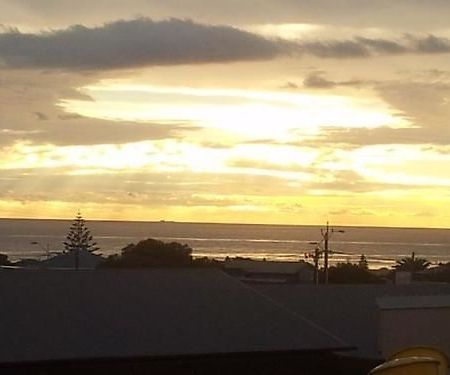 Christies Beach Hotel Clarendon ภายนอก รูปภาพ